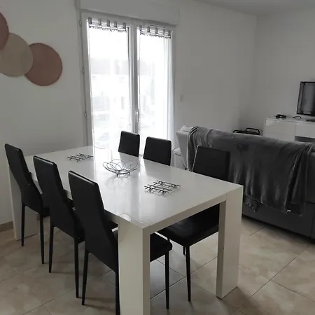 Semesterbostad Chez Charlette Les Malots